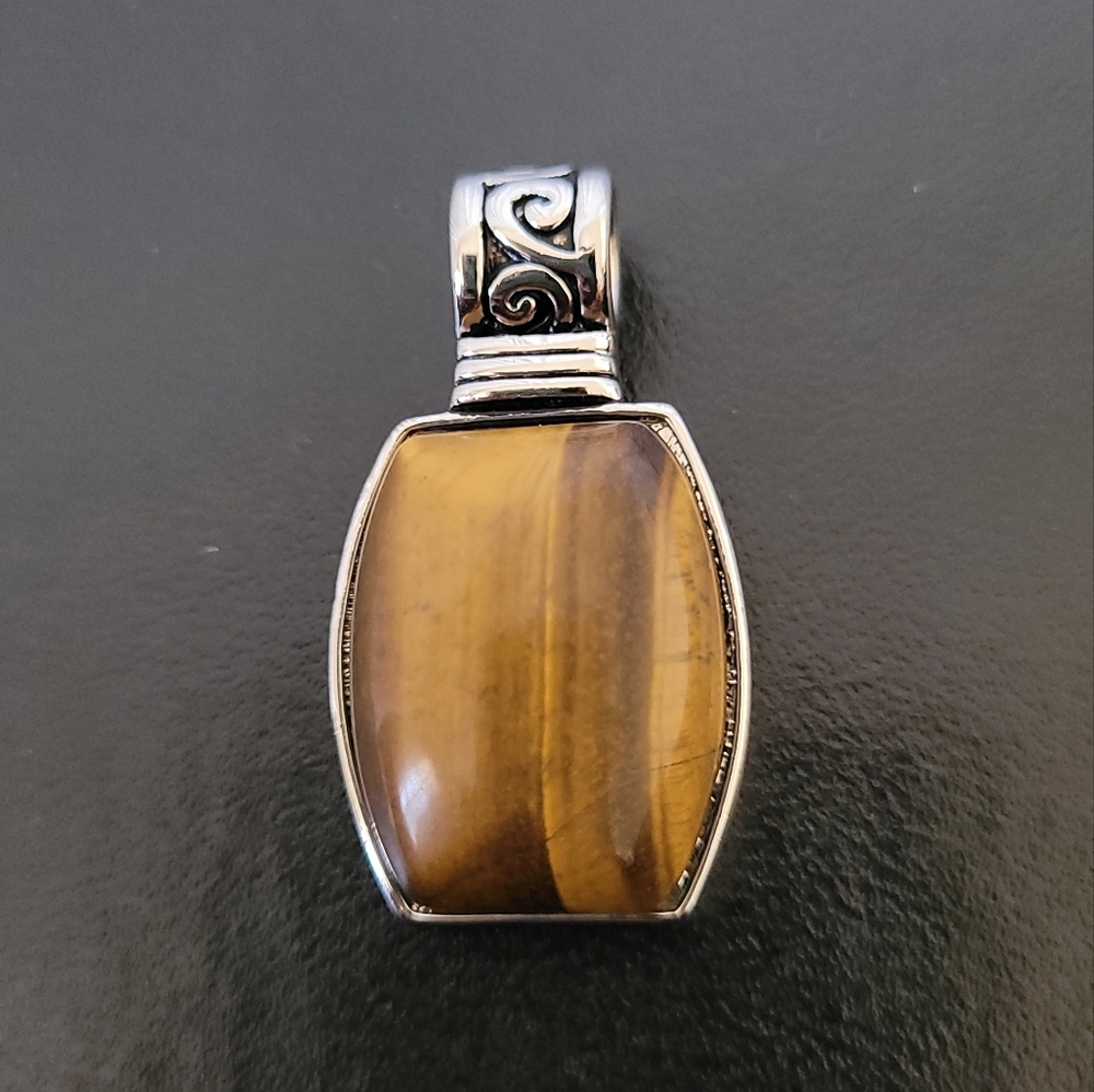 *Lia shopia charm